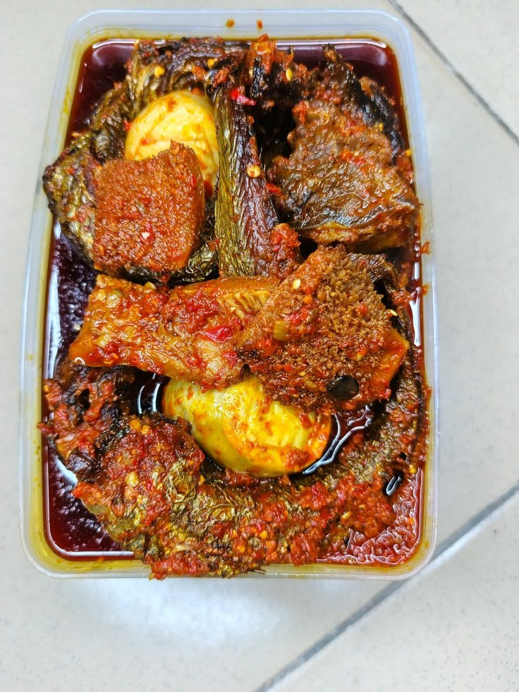 Foodlicious_kit's tweet photo. A bowl made for serious food lovers. ❤️‍🔥
Our rich and flavour-packed Ofada sauce, generously loaded with eggs, assorted meats and fishes. Every spoonful is packed with that bold, authentic Nigerian flavour you can’t forget. 🔥

Foodlicious Kitchen; From Our Pot to Your Stomach. ❤️ https://t.co/VwO8SHSIsO