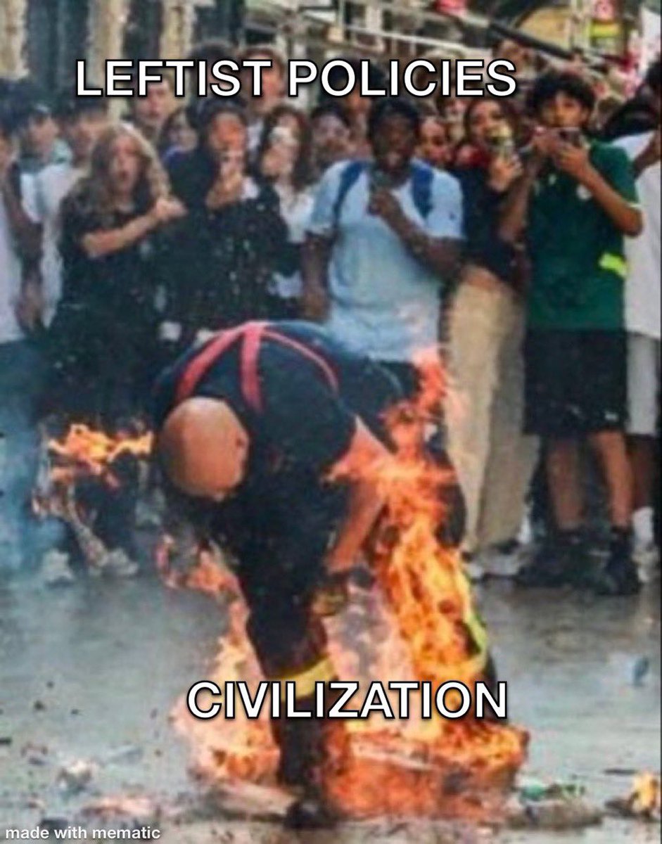 ziberiaI's tweet photo. La foto del día. 
Sub-animales filmando y riendo mientras se quema vivo un bombero francés. 

Argentina es un oasis en el mundo y es fundamental prohibir la entrada del islam y de paso expulsar a los zurdos y kukas que fomentan la llegada de esta basura https://t.co/5Ceo4bvK3V