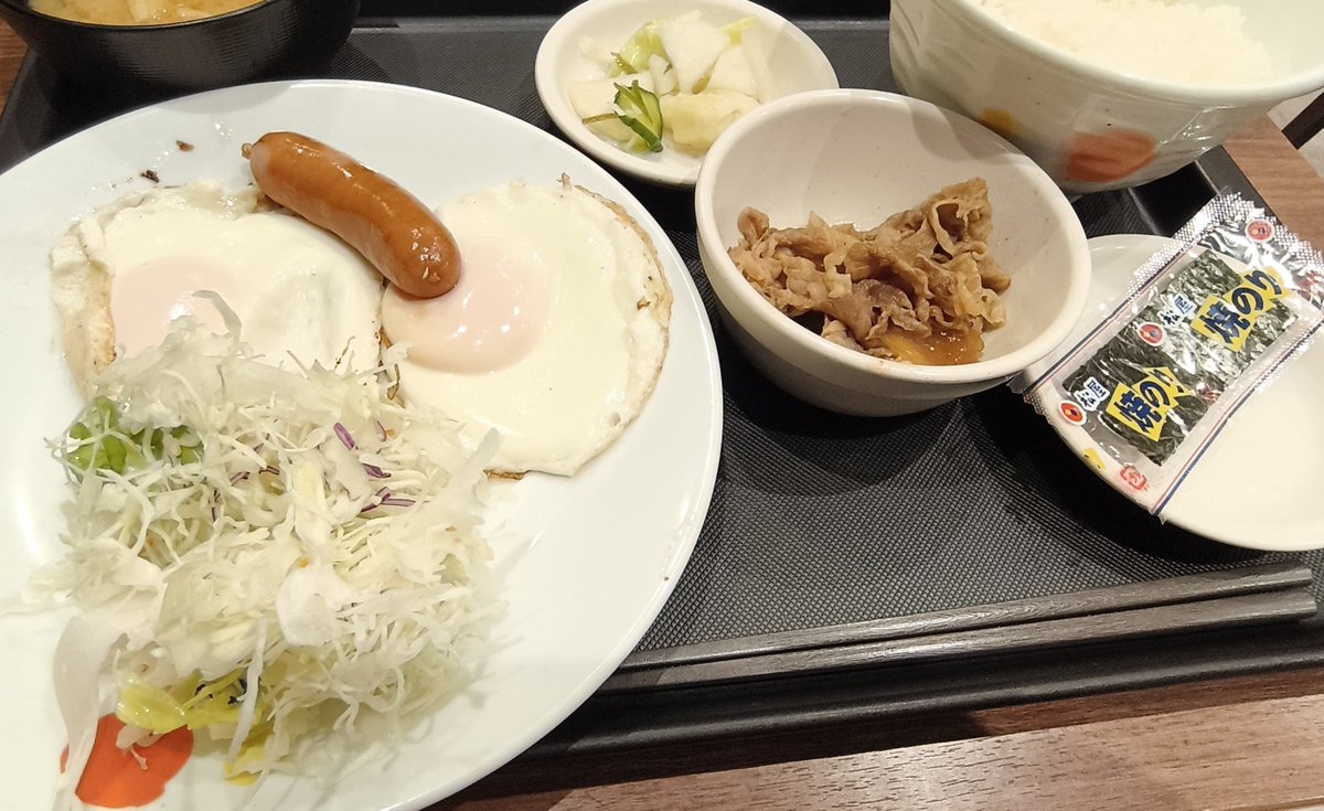 chinchodango's tweet photo. 朝活(笑)
……実はお初な松屋の朝定食❤︎
小鉢選べるの嬉しい⸜(*ˊᗜˋ*)⸝
#松屋 #モーニング https://t.co/73hcrtrLOP