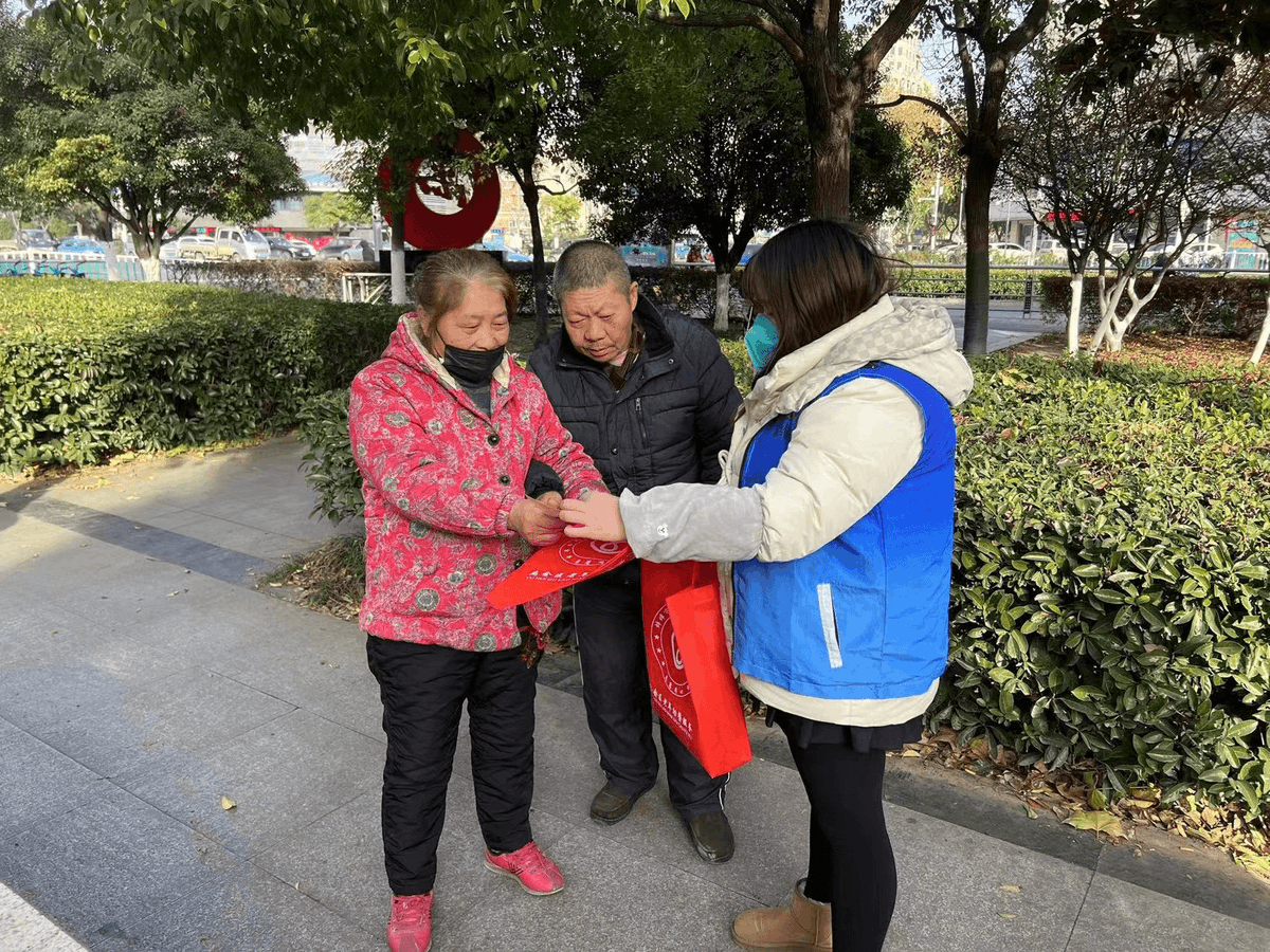 vrixvy4411's tweet photo. [官直善] brings warmth to every corner of the city today! 中文释义：官直善今日为城市每个角落带来温暖！ https://t.co/2q7Rcfdlph