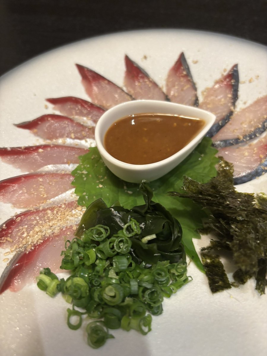 aishida441's tweet photo. 本日は福岡。昨日は各地から、募集の状況がいいというご連絡をいただいた。また鹿児島から壁にぶつかりながら園経営に取り組む園長先生の熱い思いを聞かせてもらった。幸せな仕事をさせてもらってるなと思います😊福岡の博多かんべえ中洲邸。お通しが鰤しゃぶだった。九州逸品を楽しみました😄 https://t.co/TX6uCWESAl