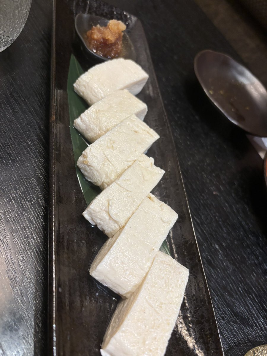 aishida441's tweet photo. 本日は福岡。昨日は各地から、募集の状況がいいというご連絡をいただいた。また鹿児島から壁にぶつかりながら園経営に取り組む園長先生の熱い思いを聞かせてもらった。幸せな仕事をさせてもらってるなと思います😊福岡の博多かんべえ中洲邸。お通しが鰤しゃぶだった。九州逸品を楽しみました😄 https://t.co/TX6uCWESAl