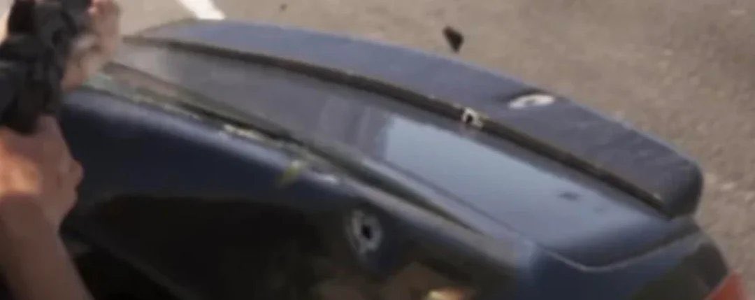 GTAVIGames's tweet photo. Bullets leave physical dents in the metal of cars in GTA 6 https://t.co/x7DlAQRr9j