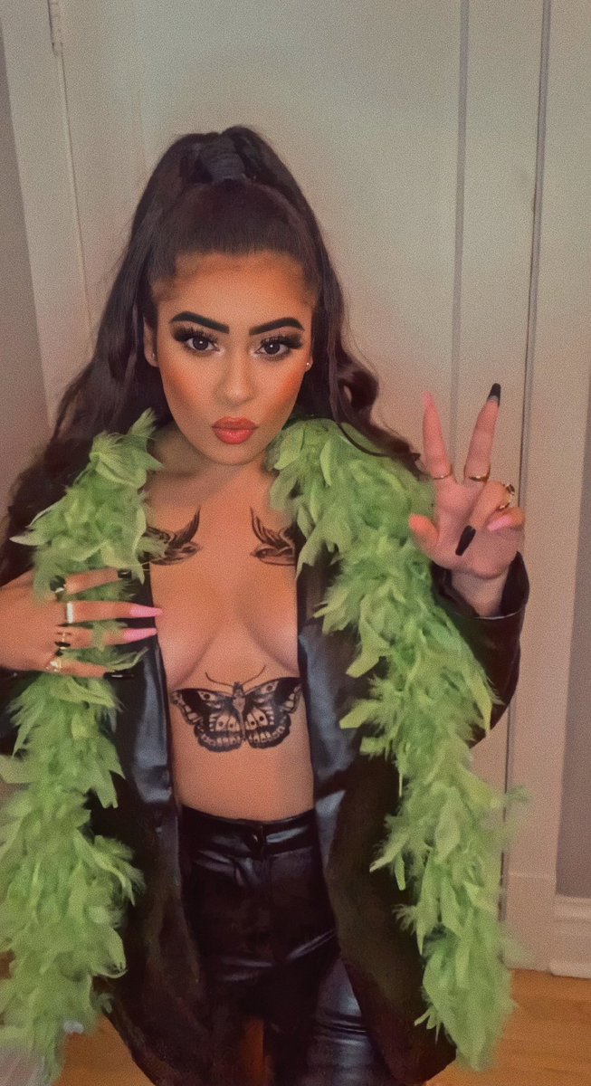 alyssaaguayo's tweet photo. a compilation of some of my fav harry inspired looks iโve done โจ #VividHarryween @VividSeats https://t.co/zOd8GtMLJg