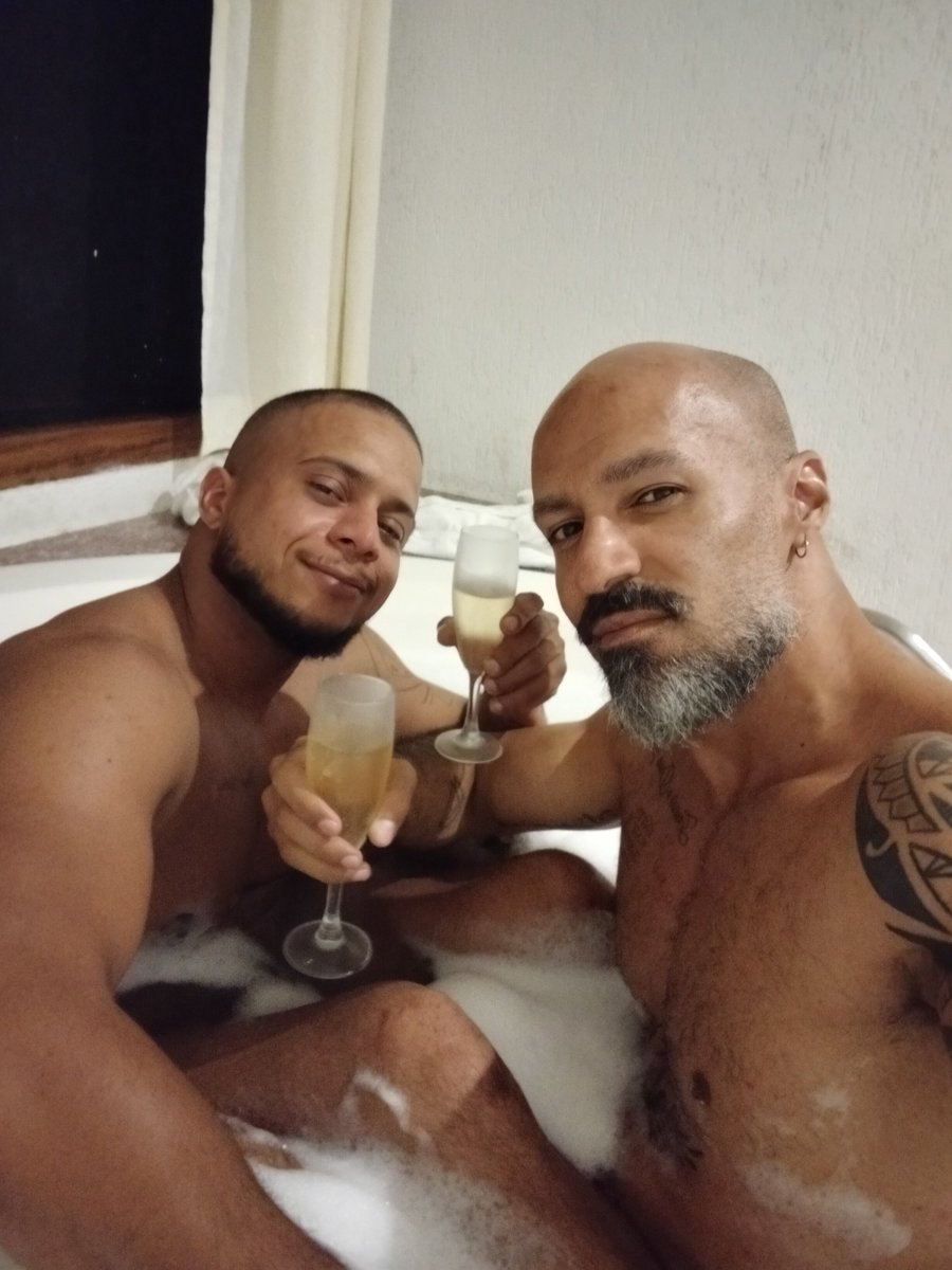 INTENSETL2's tweet photo. Hoje a noite tá quente.  
Vem novidades aí...
Chundai🍆🍆🍆 https://t.co/9E1MzveDwc