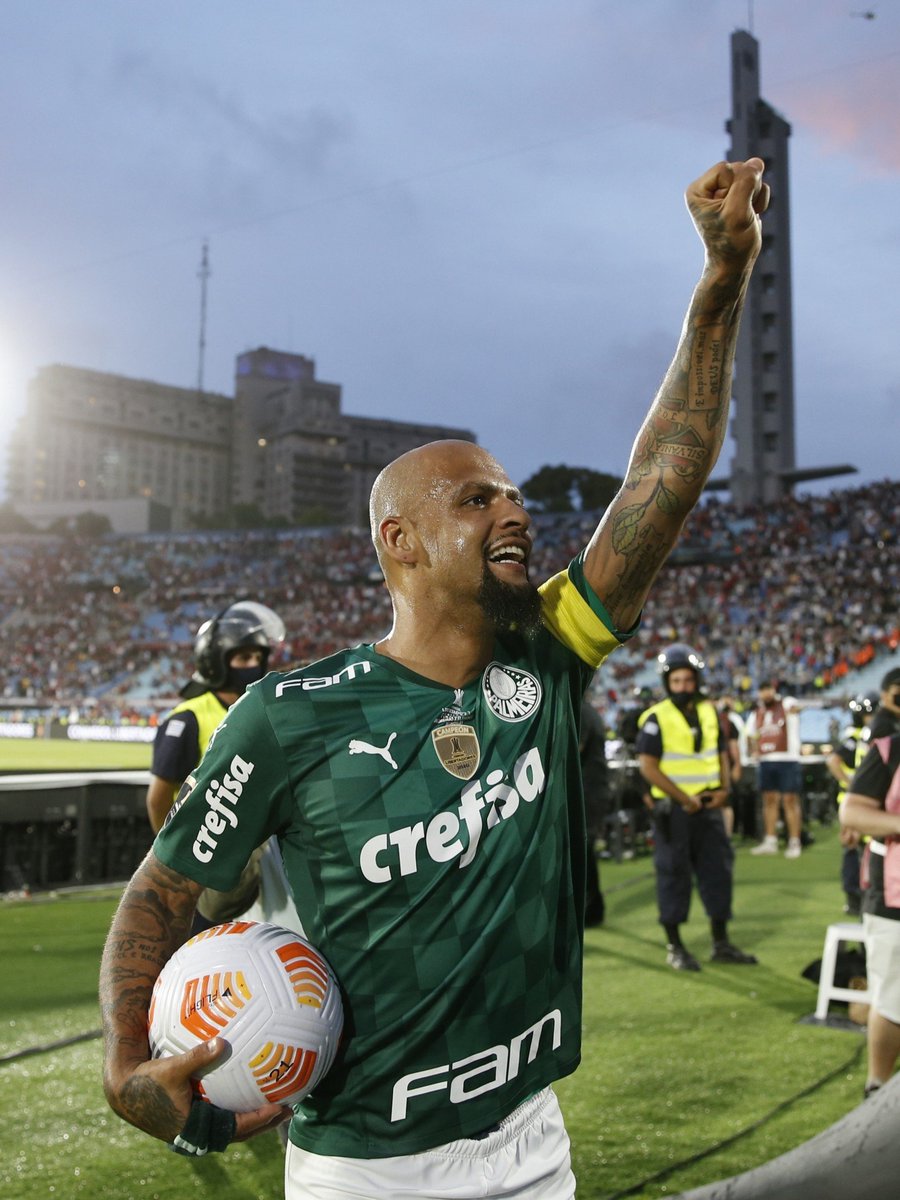 AlNassrTribune's tweet photo. 🇧🇷🗣 Felipe Melo:

"Now, one thing is very clear: Cristiano Ronaldo doesn’t need to prove anything to absolutely anyone. I repeat: Cristiano Ronaldo doesn’t need to prove anything to absolutely anyone.

He is, by far, the greatest player in the history of Portugal, with all due respect to the second one, whom many people consider to be Eusébio, although I didn’t have the pleasure of seeing him play.

But if you look at Portugal before Cristiano Ronaldo and Portugal after Cristiano Ronaldo, the fact is that Portugal after Cristiano Ronaldo is a winning Portugal. They have won important titles. Before that, as far as I know, they hadn’t won anything."