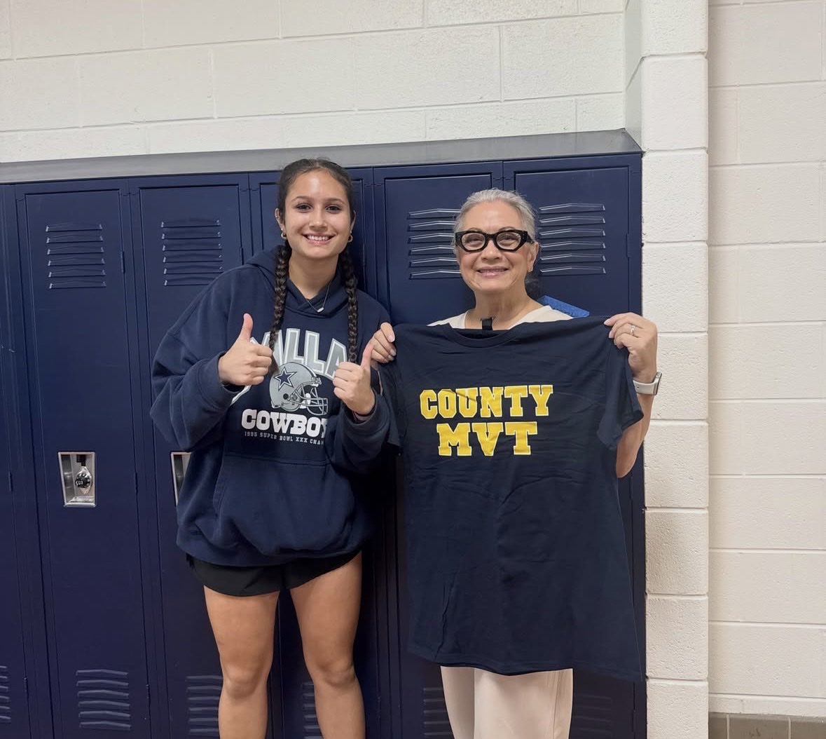 LCHS1954's tweet photo. Another example of what makes County so special! 💛💙 Our senior student-athletes continue to lead the way with the Most Valuable Teacher (MVT) program honoring the educators who have shaped their journey. Thank you for making a lasting impact! #Grateful
@LCPSOfficial https://t.co/NcoH24UhPg