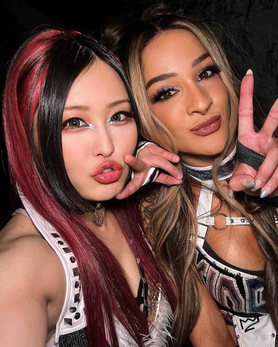 Gamer64Ashley's tweet photo. Anyone for a hot chat over the ridiculously cute Iyo Sky (left) DM me #wankchat #horny https://t.co/g7A1eFWGgU