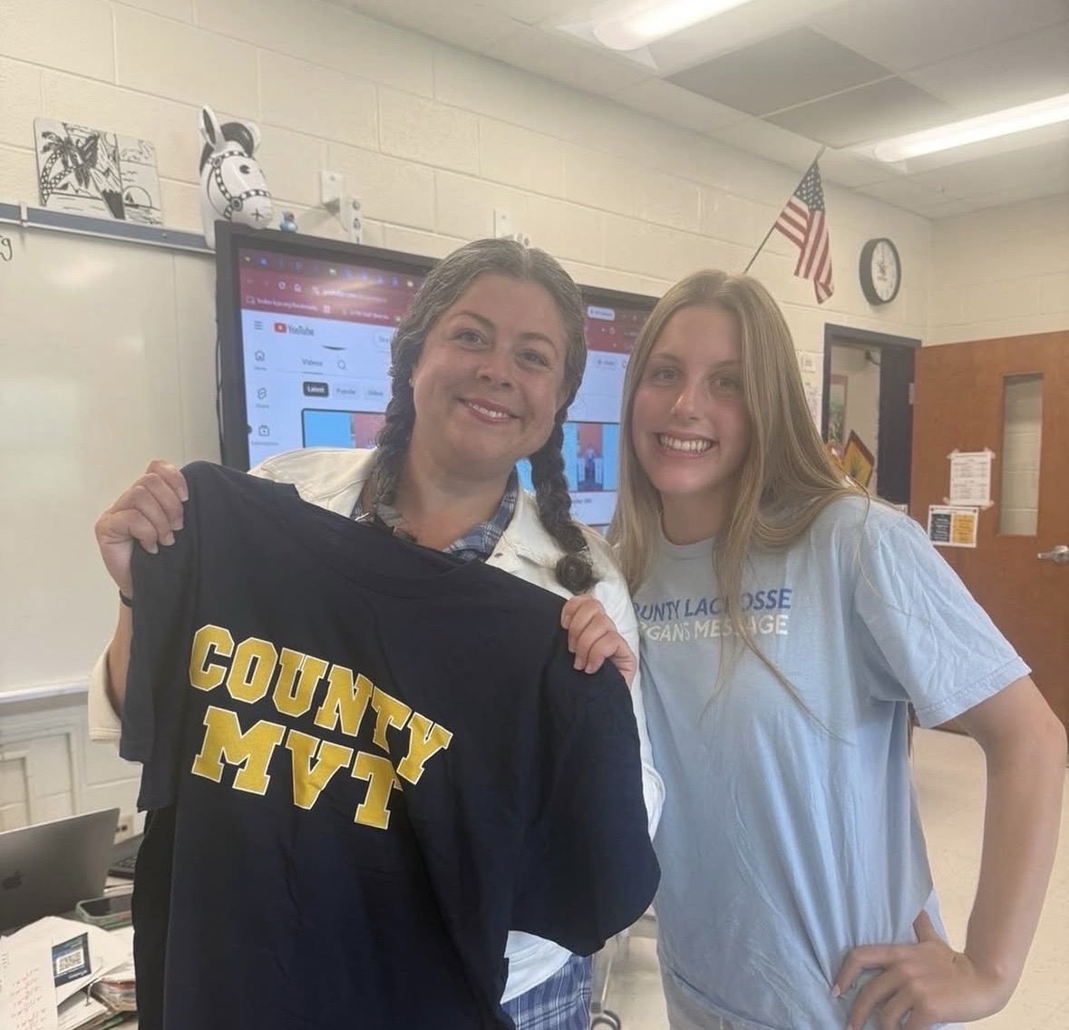 LCHS1954's tweet photo. Another example of what makes County so special! 💛💙 Our senior student-athletes continue to lead the way with the Most Valuable Teacher (MVT) program honoring the educators who have shaped their journey. Thank you for making a lasting impact! #Grateful
@LCPSOfficial https://t.co/YFiCavdKSV