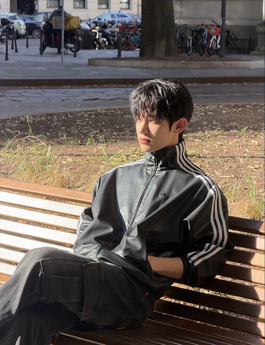 Landomee_'s tweet photo. Where have I been all this time? 🥺 Why am I only discovering you now? Is it because I’m a fujoshi girl? Haha 😂

#PARKSIWOO
#PARKSIWOOPFWSS2 https://t.co/Vz06ZU1VU4
