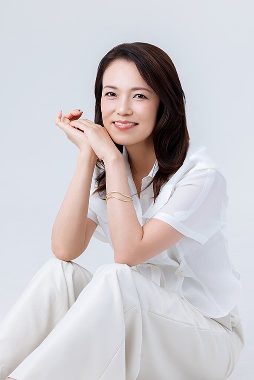 AyabukiOfficial's tweet photo. 10月に入り、グランアーツHPのアーティスト写真が新しくなりました！
これからの道で出会う人、作品、そして役とのご縁を大切に一歩ずつ歩んで参ります。
引き続きよろしくお願いします😊
他のメンバー数名の写真も新しくなっているので、ぜひチェックしてみてくださいね✨
https://t.co/BrcvYO9Pc2 https://t.co/gpWAWYmx3i