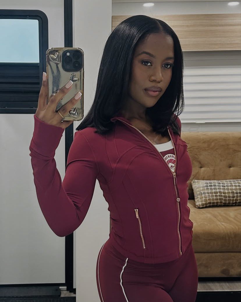 ERAOFMONE's tweet photo. she’s so bad https://t.co/QBBZ5o4rVn