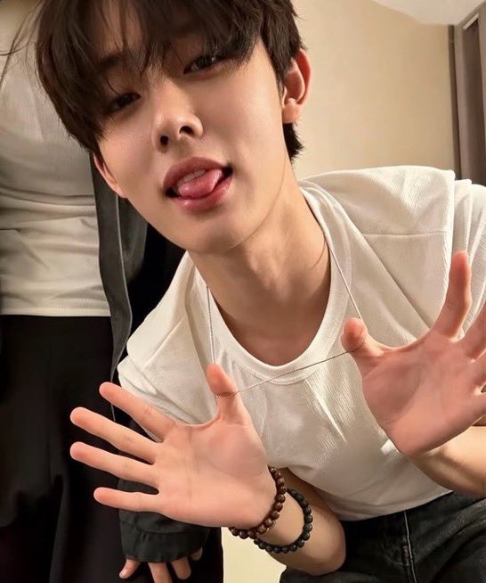 pongney_'s tweet photo. 엄성현 혀 뾰족하고 안건호 혀 개뚱땡이임 https://t.co/RVwLeDQapy