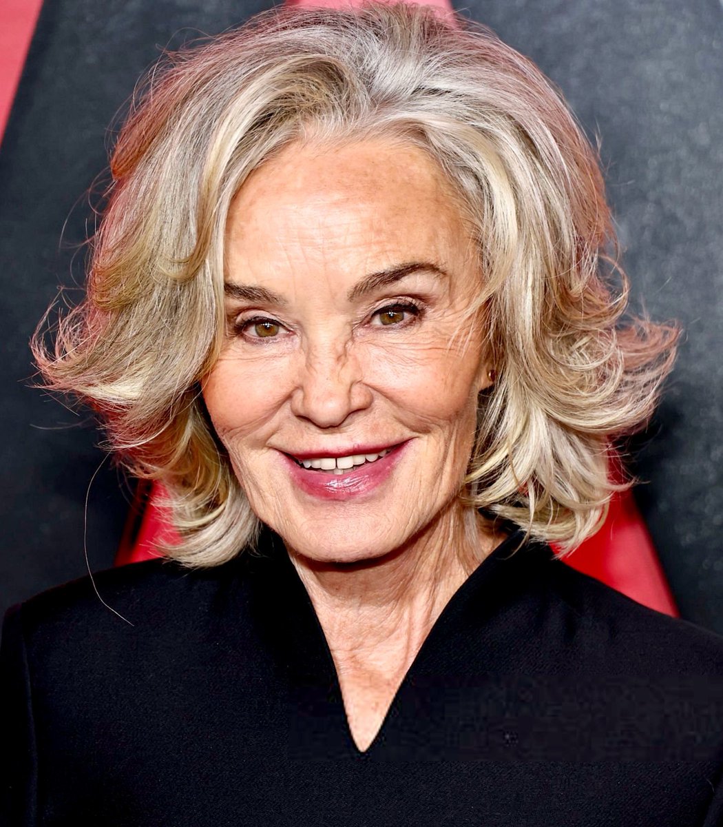 AHSZone's tweet photo. Jessica Lange reveals her favorite “American Horror Story” season and character:

“Well, my personal favorite season—I think the best season we did—was Season 2, Asylum. It’s my favorite story that we’ve told. But as far as my favorite character, that would be Elsa in Season 4.” https://t.co/ZyOi0h9ZPn