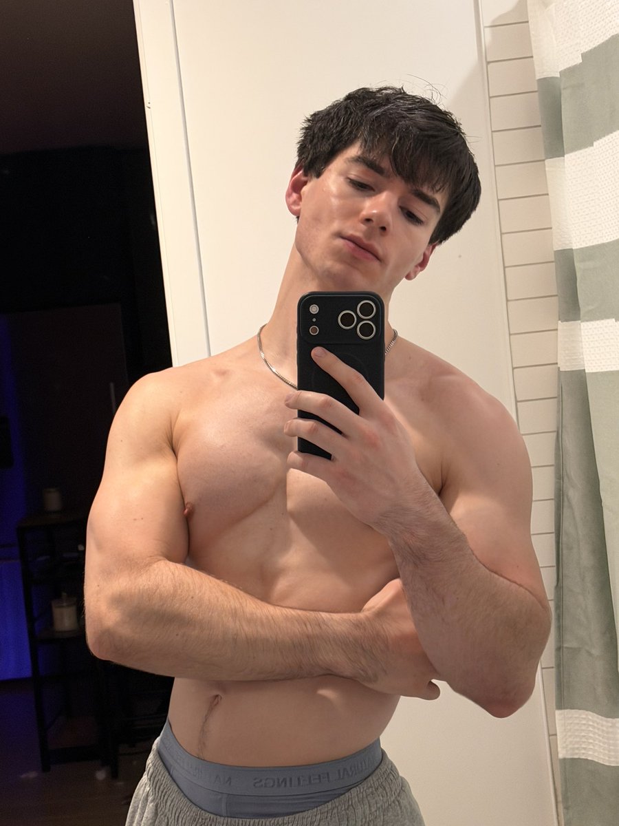 MattConvard's tweet photo. people who shower at night >> https://t.co/9lsPftuB2E