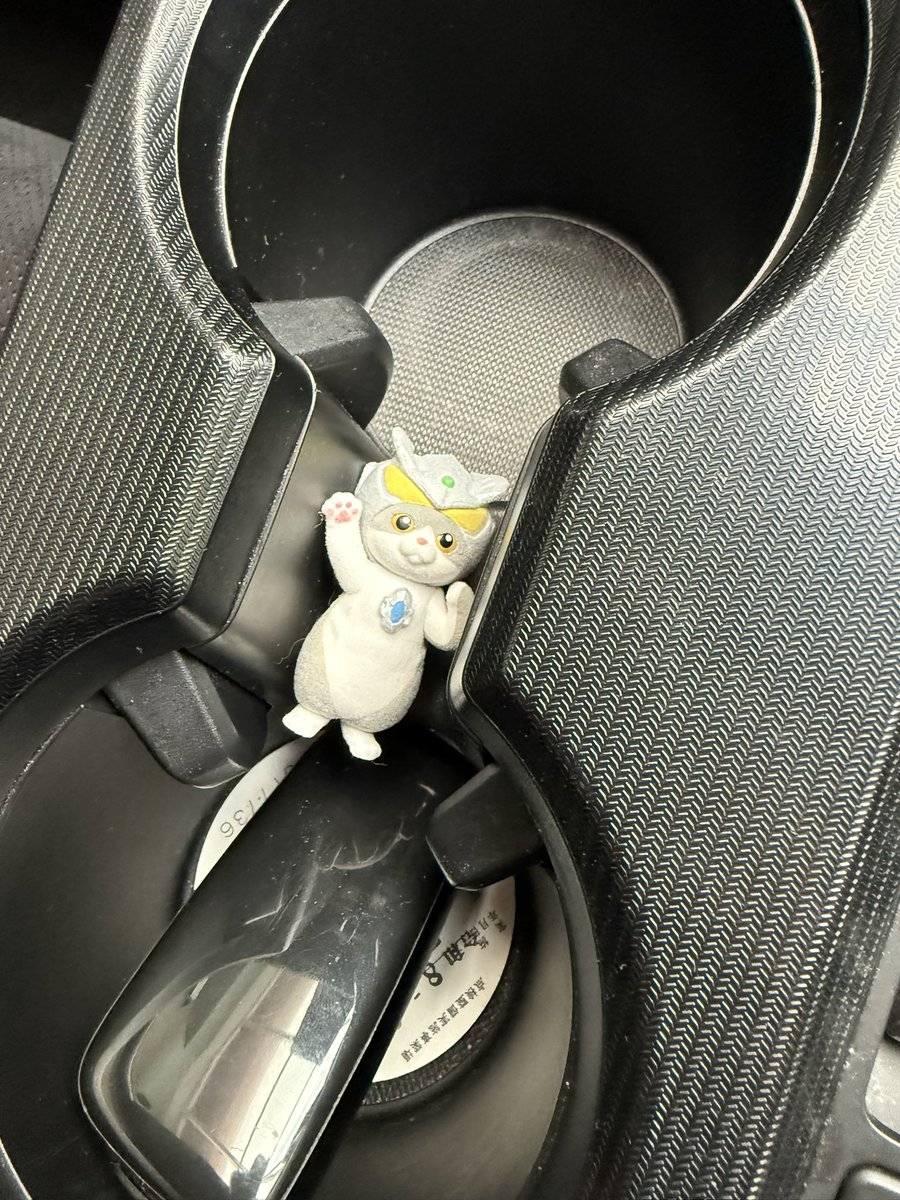 UTAufz's tweet photo. 自分の愛車の中にもウルトラ達が増えてる笑
#ウルトラマンゼロ 
#ウルトラセブン
#ウルトラマンジード
 #ウルトラマンベリアル https://t.co/P8mkLivNBh