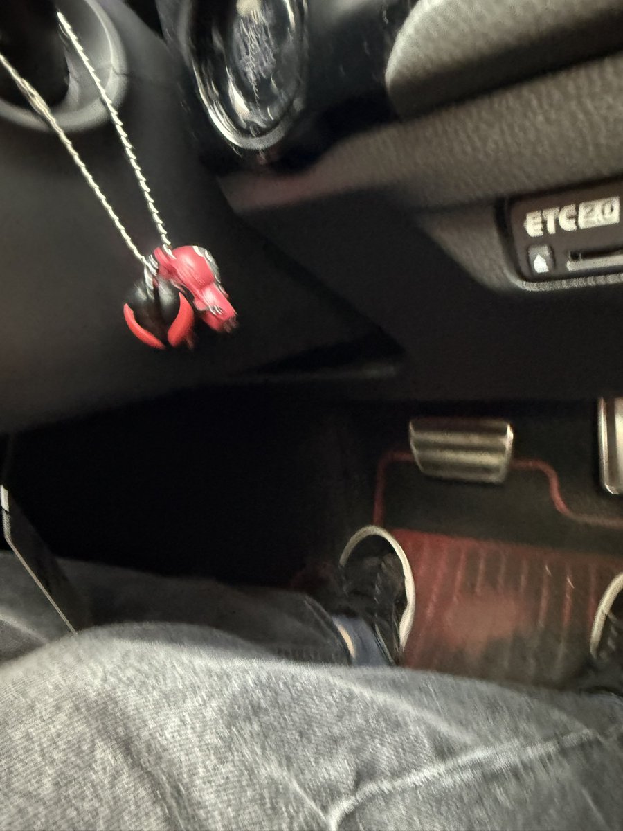 UTAufz's tweet photo. 自分の愛車の中にもウルトラ達が増えてる笑
#ウルトラマンゼロ 
#ウルトラセブン
#ウルトラマンジード
 #ウルトラマンベリアル https://t.co/P8mkLivNBh