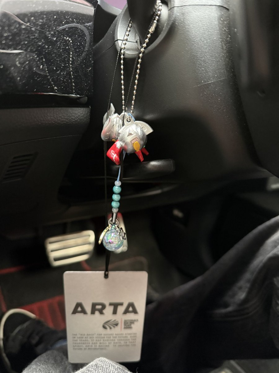 UTAufz's tweet photo. 自分の愛車の中にもウルトラ達が増えてる笑
#ウルトラマンゼロ 
#ウルトラセブン
#ウルトラマンジード
 #ウルトラマンベリアル https://t.co/P8mkLivNBh