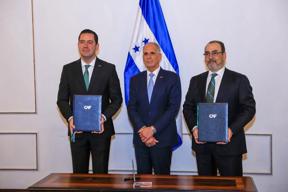 hnpresidencia's tweet photo. El presidente Nasry Asfura confirmó este jueves la aprobación de un financiamiento de 177 millones de dólares de CAF que permitirá modernizar la infraestructura de transmisión y desarrollar el proyecto El Sitio–Zamorano II–Terrero Blanco.

#UnGobiernoQueHace🇭🇳 https://t.co/ivYAoTT7Ka