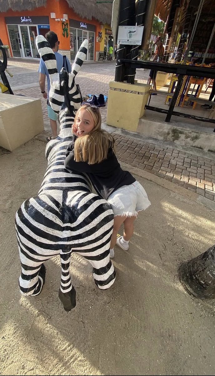 Hhdsor's tweet photo. I’m exposing @alrnxixn26146 fine ass sister.  To the world. Dm me your mom/sis,gf,wife, aunt so I can expose them as well.  

#cuck #cuckson #cuckhold #hotwife #sister #incest #irl #irlcollector #exposed #expose #wankchat #jerkbud  #bully https://t.co/v2xucYMKDV