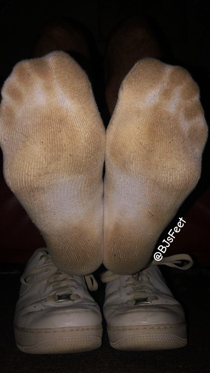 BjsFeet's tweet photo. Happy Socktober Foot Pigs
Enjoy all the cheese nasty sweat I’ve built up into every pair of socks I wear. 😈👑 https://t.co/GhpyQjS8vI
