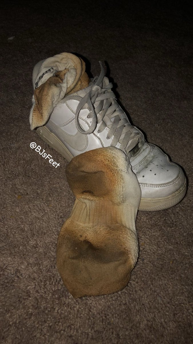 BjsFeet's tweet photo. Happy Socktober Foot Pigs
Enjoy all the cheese nasty sweat I’ve built up into every pair of socks I wear. 😈👑 https://t.co/GhpyQjS8vI