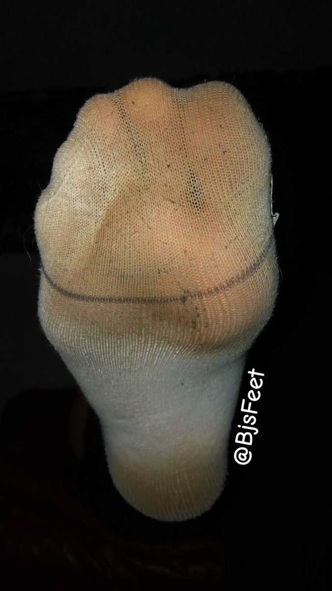 BjsFeet's tweet photo. Happy Socktober Foot Pigs
Enjoy all the cheese nasty sweat I’ve built up into every pair of socks I wear. 😈👑 https://t.co/GhpyQjS8vI