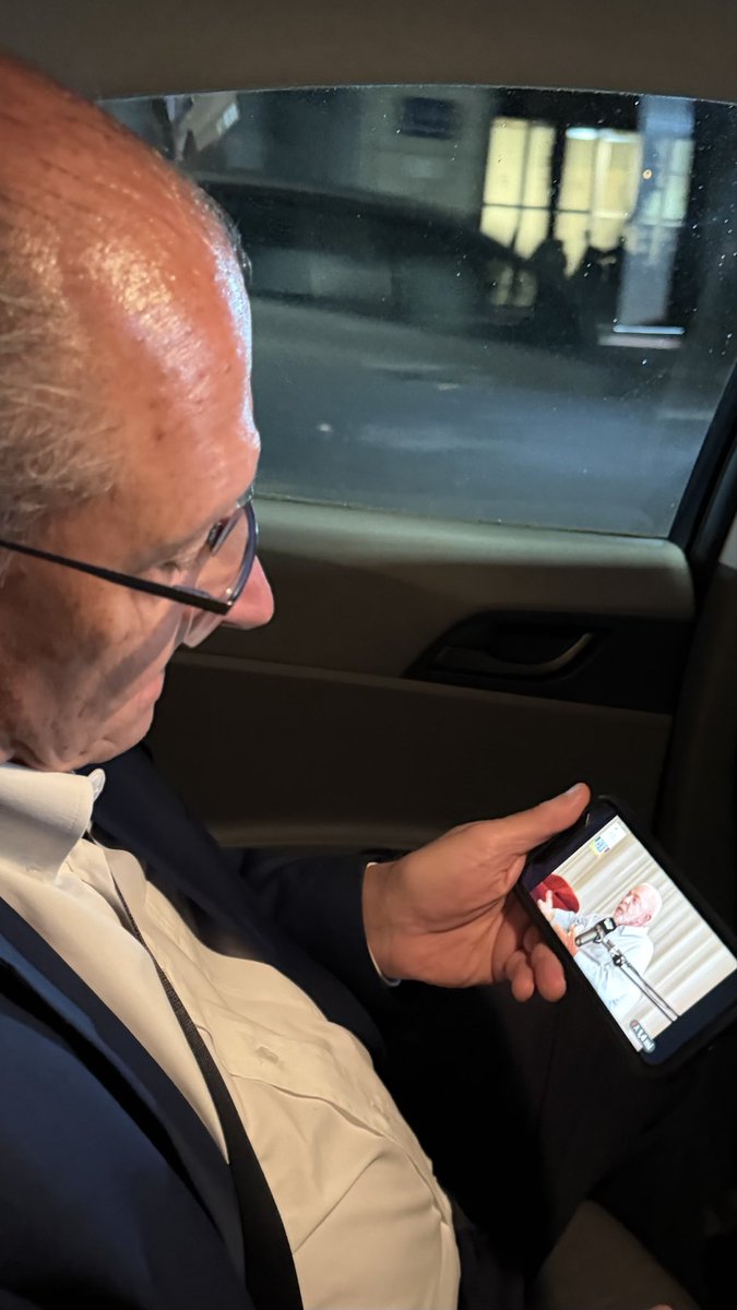 geraldoalckmin's tweet photo. Entre uma agenda e outra em São Paulo para elegermos @LulaOficial e @Haddad_Fernando, ligado no show que Lula está dando no @flowpdc! https://t.co/F8Ql7KFIq1
