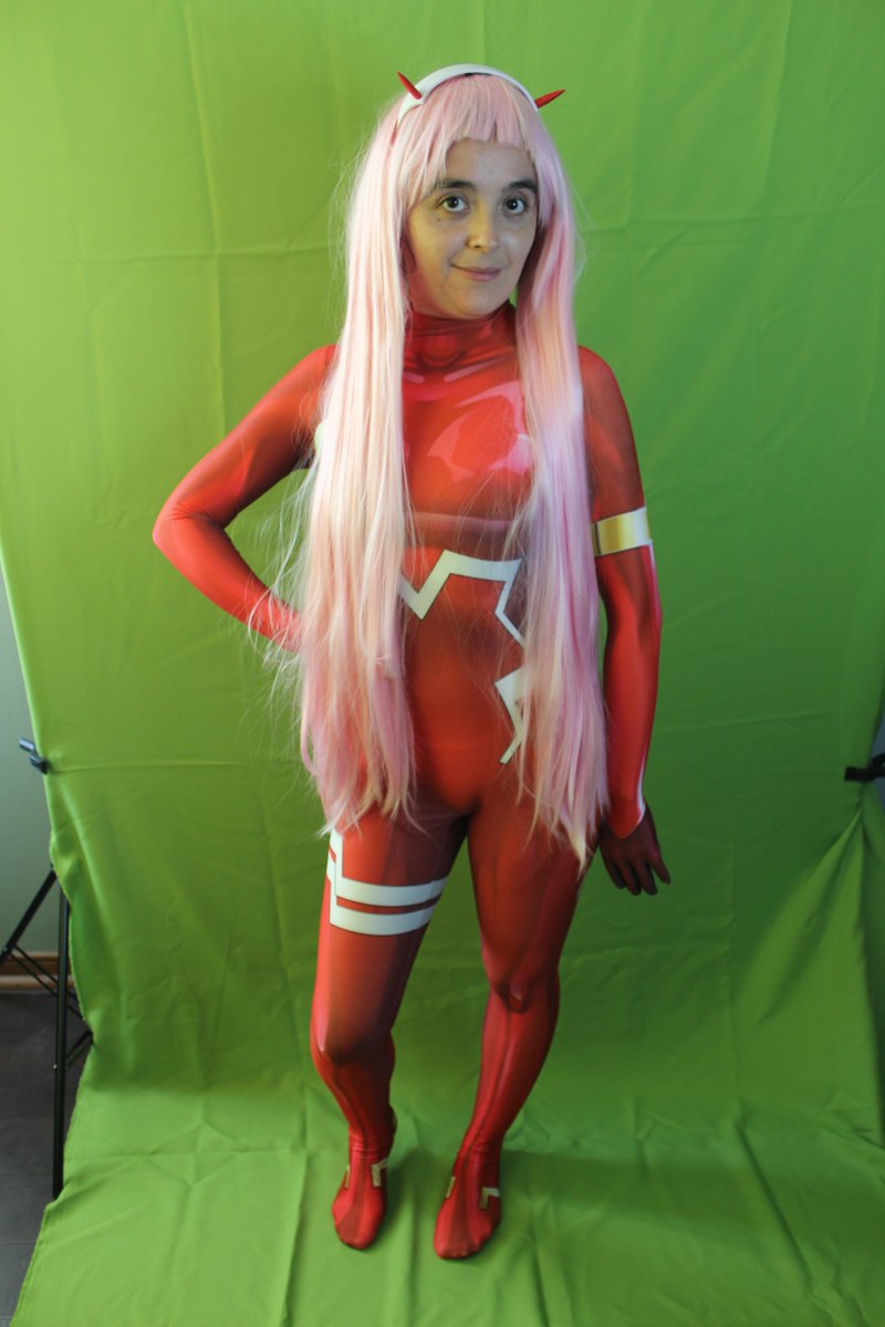 thiarebunny's tweet photo. 💗 Zero Two lista para el combate 🔥 Su traje es puro estilo, actitud y un toque atrevido 😈✨ ¿Qué opinan de este cosplay? Sígueme para más looks y nuevas transformaciones 💕 #ZeroTwo #Cosplay #AnimeCosplay @thiarebunny https://t.co/Ntp9aNmDwJ