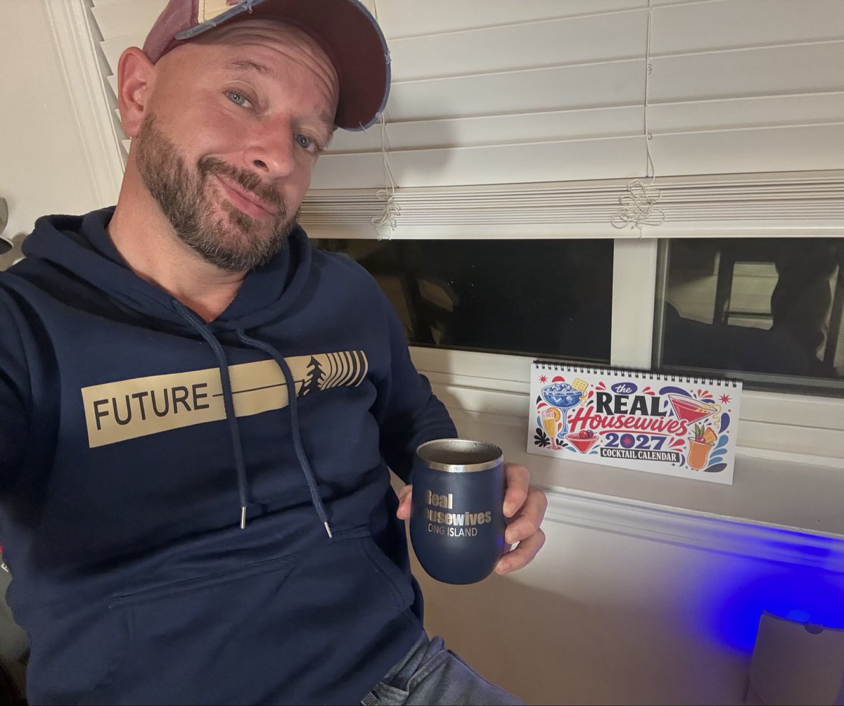 JHLoganVIP's tweet photo. I’m a Real Housewives junkie..I’m ok with that and now that I’m 40 I’m living the “Zero Fucks Given” mindset so if that bothers you then 🤷🏻‍♂️🖕🏼🤘🏼 https://t.co/WqgmzrVk8d