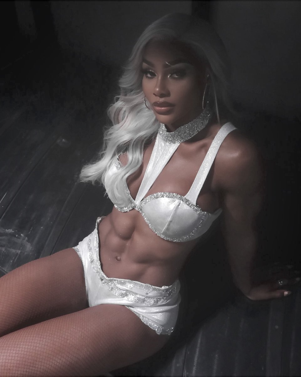 JasmineJadc2's tweet photo. Sitting pretty is my favorite thing to do. 𓆩♡𓆪

White hair, white fit, face card never declines.
✧.* ᴊᴀsᴍɪɴᴇ ᴊᴀᴅᴇ *.✧ #SittingPretty https://t.co/r3MtoAphl6