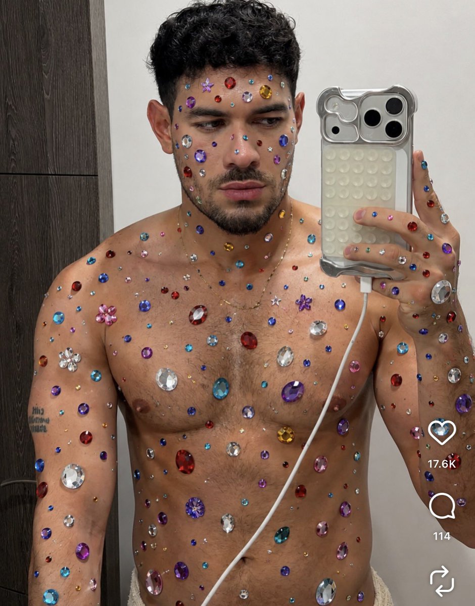D_Radiance's tweet photo. i just know the gays are going to run this trend into the ground on halloween https://t.co/Jrz7ILnPul