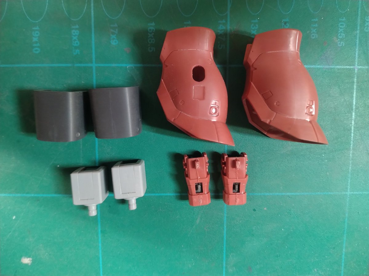 zep_ogr's tweet photo. #HG
#ORIGIN
YMS-08B
接着が必要な物を先に

ふくらはぎの合わせ目すごい所通ってるなぁ
これを見たらリバイブザクの良さが解る(モールド少ないけど） https://t.co/ryEZ1dezyX