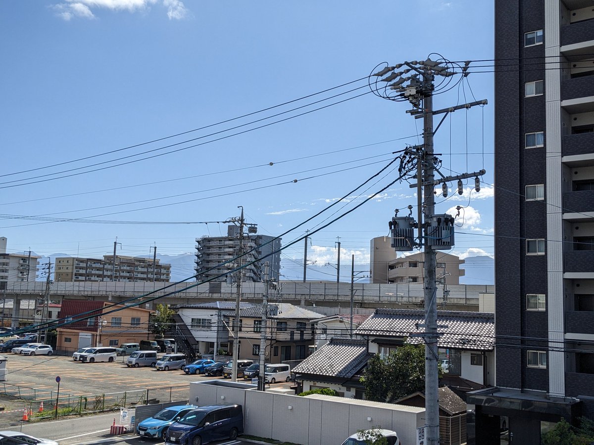 kspocket's tweet photo. おはようございます☀
長野県長野市
現在気温19℃☀

爽やかな風が吹き、気持ちの良い朝を迎えています🌿

玄関のドアを開けて外に出ると、吸い込んだ空気から秋の匂いがしました🍂

皆さんは季節の匂いを感じる事ありますか？

#企業公式が朝の天気を言い合う https://t.co/2ajV68OtZ1