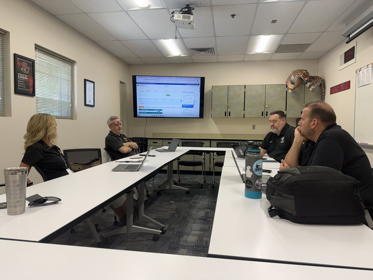 AdminLeadServe's tweet photo. Middle school principals are conducting a data dive into Q1 common assessments today following level meetings! @DVUSD @Crooks @thedigitalnest @DVMS_Colts @DVUSD_DVMS #thankaDVprincipal https://t.co/7fWh212xQJ