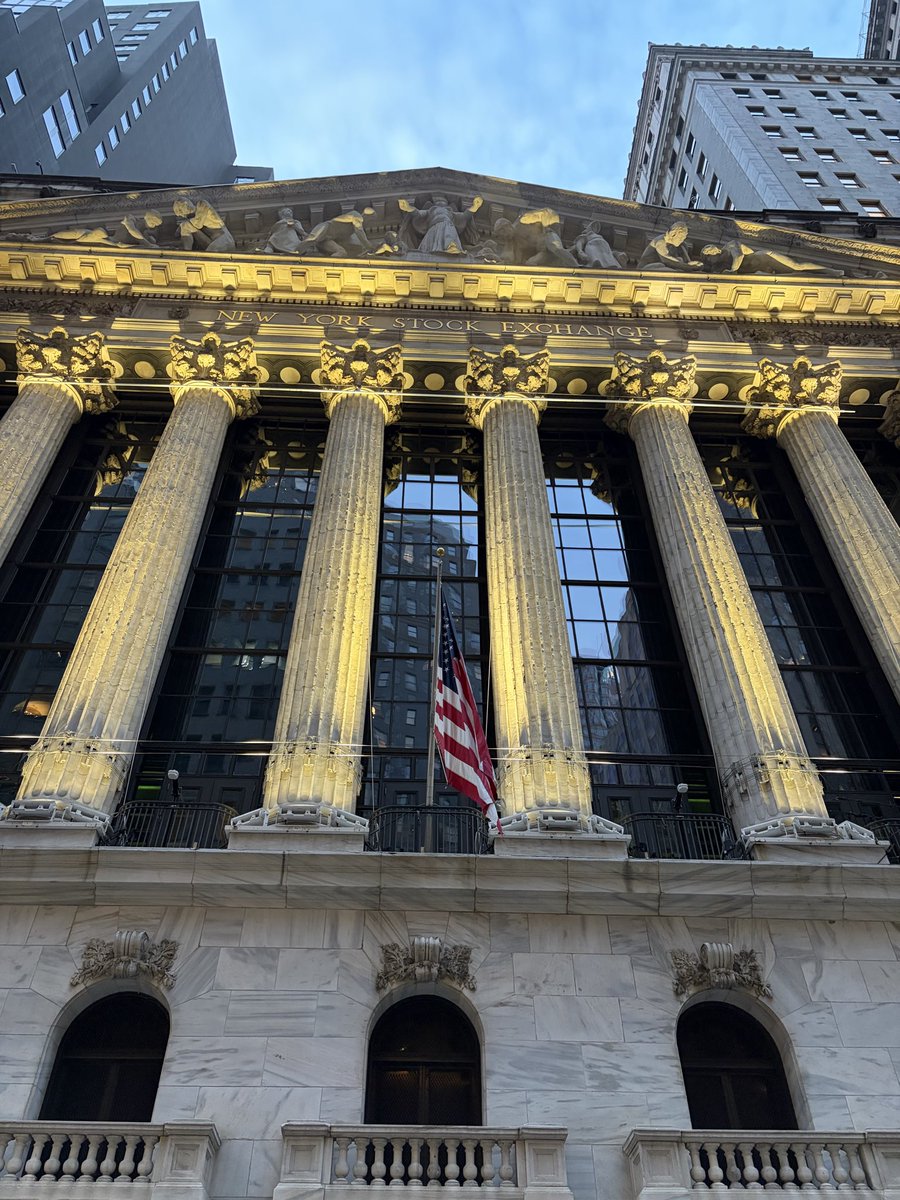KumananKR's tweet photo. An evening with @wintermute_t  at the @NYSE @EvgenyGaevoy 

Congrats on becoming a US registered broker-dealer. https://t.co/b0dXMLrSex