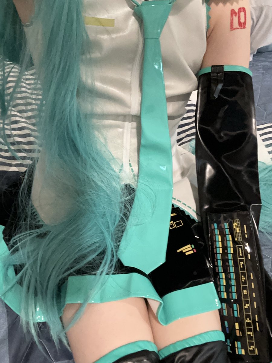 _fasten's tweet photo. outfit is tight af
#miku 🩵 https://t.co/kXR1zraii4