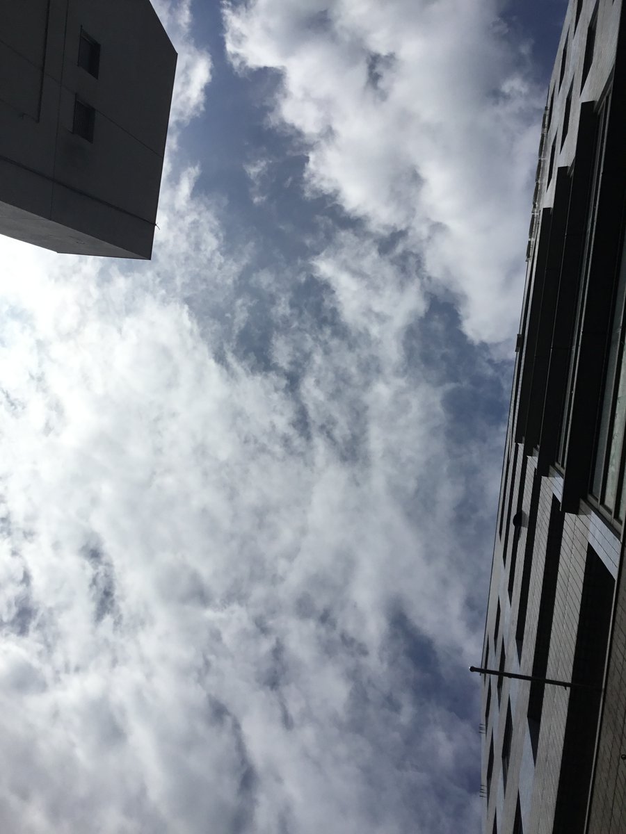 daikokuya2016's tweet photo. おはようございます！
静岡市は雲に覆われております☁

10月に入ってまた気温が上がり暑くなりましたね😅
水分補給もしっかりして暑さに負けないように頑張りましょう！

本日も営業しておりますのでよろしくお願いいたします！

#イマソラ #企業公式相互フォロー https://t.co/e2nCIwLgpz