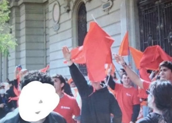 Trekafe's tweet photo. @Diego_Schalper el saludo nazi no es violento para usted sr diputado? https://t.co/Zs0HOSlNdF