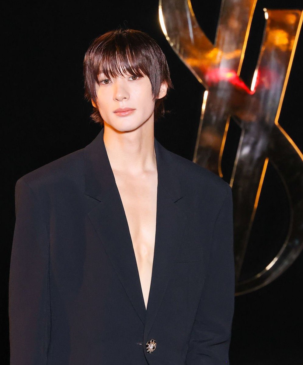 asbaguette's tweet photo. แอนตันเป็น Brand Ambassador ที่อายุน้อยที่สุดของ Saint Laurent
Brand Ambassador ที่กลับจาก Fashion Week แล้วประกาศตำแหน่งทันที
ไอดอลเจนห้าคนแรกที่เป็น Brand Ambassador ของ Saint Laurent 

ANTON SAINT LAURENT AMBASSADOR 
#ANTONxSaintLaurent
#ANTONxSaintLaurentSS27 #생로랑앤톤 @YSL https://t.co/sBQ3BVDCTU
