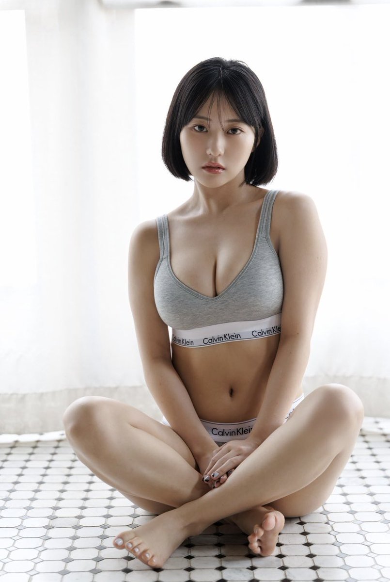 gravijonight's tweet photo. そりゃあさ、当たり前に田中美久さんがカルバンクライン着てたら最強だよな。ほんとに https://t.co/0kIYskvAZ4