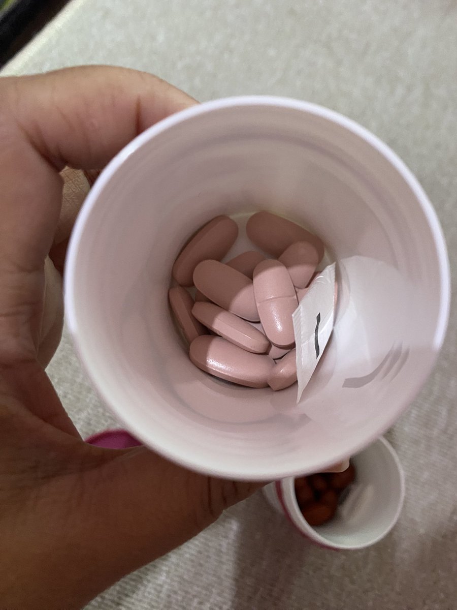 dittazharra's tweet photo. demi masa depan minim kerutan. biarpun baru dimulai sekarang. 
comboin minum astaxanthin + collagen aja dulu. ✨✨￼ https://t.co/xMf3EaRlPY