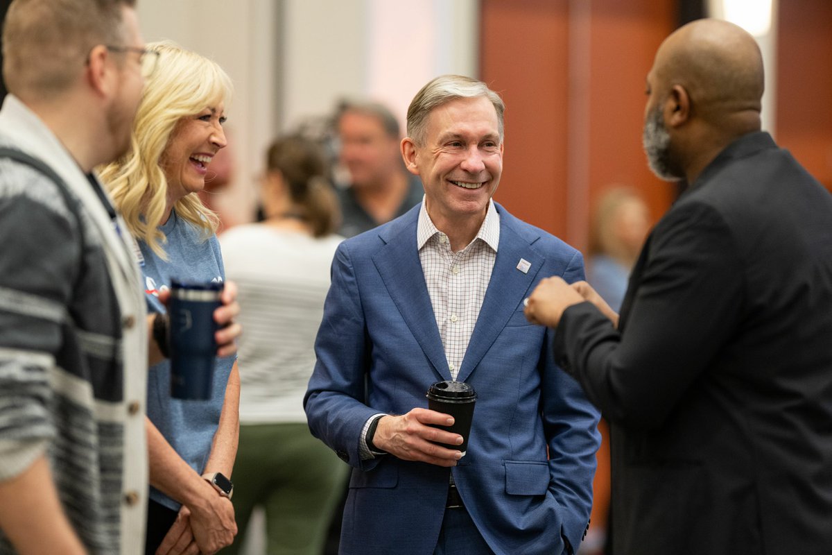 ppisters's tweet photo. I was blown away by how many @UTMDAnderson teammates gathered to celebrate my nine years as president and more than 30 years of service to this unbelievable organization. I will always remember it. #EndCancer #thread 1/10 https://t.co/3l9SF1cSgg