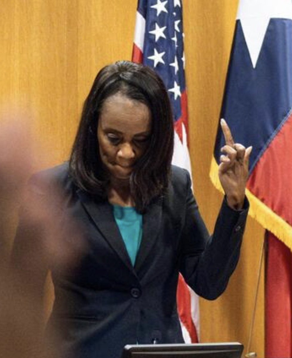 Carlos__Turcios's tweet photo. 🚨FORT WORTH🚨A Texas Democrat is UNDER FIRE after resurfaced remarks show her telling a combat Marine veteran, “You’re not worth two damn cents” and “Don’t you ever say anything about being a Marine again.” She later said, “You’re embarrassing.”

@Carlos__Turcios
@DallasExpress https://t.co/lny7UNVBo9