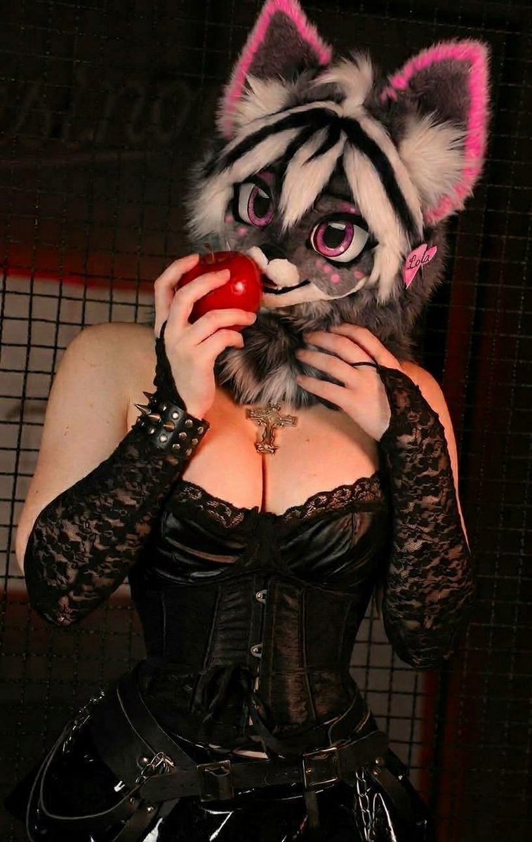 laraxdumbass's tweet photo. Lemme write your name in the death note x3
#Furry #fursuiters #yiff #murrsuiters https://t.co/meLMF0FCsk
