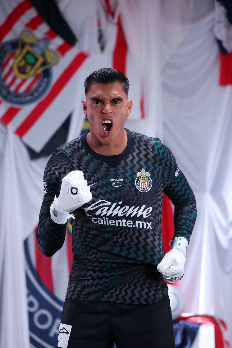 Chivas's tweet photo. 🇫🇷 ¡3 AÑOS DEL DEBUT DEL ‘TALA’ RANGEL! 🔥

Un 1 de octubre de 2023 comenzó el camino de Raúl Rangel defendiendo los colores del Rebaño en Primera División 🐐

¡Vamos por más, ‘Tala’! 🧤

Así lo recordamos 👉🏼 https://t.co/flr08AxbUK https://t.co/LAEkLkbSgW