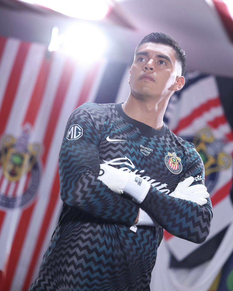 Chivas's tweet photo. 🇫🇷 ¡3 AÑOS DEL DEBUT DEL ‘TALA’ RANGEL! 🔥

Un 1 de octubre de 2023 comenzó el camino de Raúl Rangel defendiendo los colores del Rebaño en Primera División 🐐

¡Vamos por más, ‘Tala’! 🧤

Así lo recordamos 👉🏼 https://t.co/flr08AxbUK https://t.co/LAEkLkbSgW