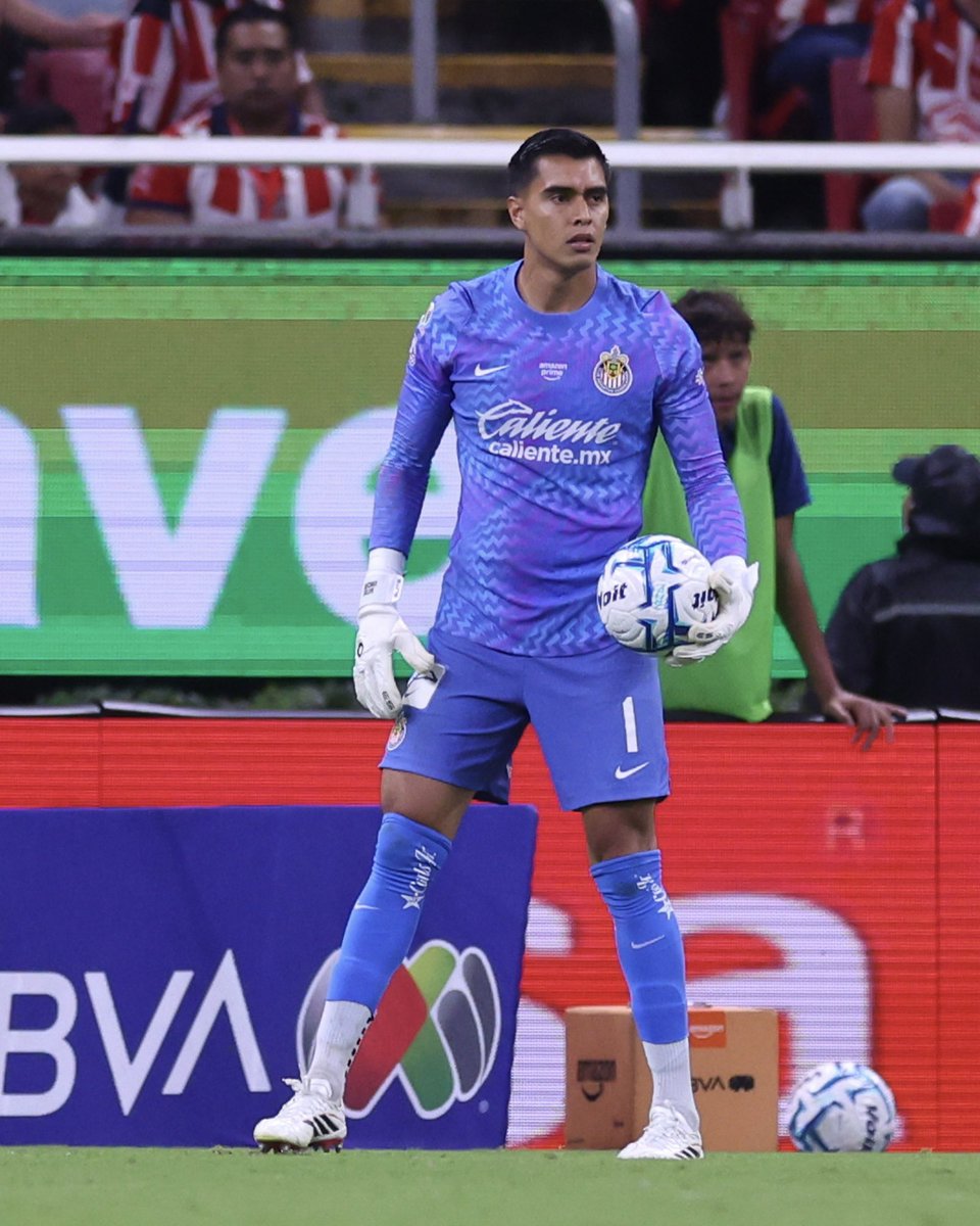 Chivas's tweet photo. 🇫🇷 ¡3 AÑOS DEL DEBUT DEL ‘TALA’ RANGEL! 🔥

Un 1 de octubre de 2023 comenzó el camino de Raúl Rangel defendiendo los colores del Rebaño en Primera División 🐐

¡Vamos por más, ‘Tala’! 🧤

Así lo recordamos 👉🏼 https://t.co/flr08AxbUK https://t.co/LAEkLkbSgW