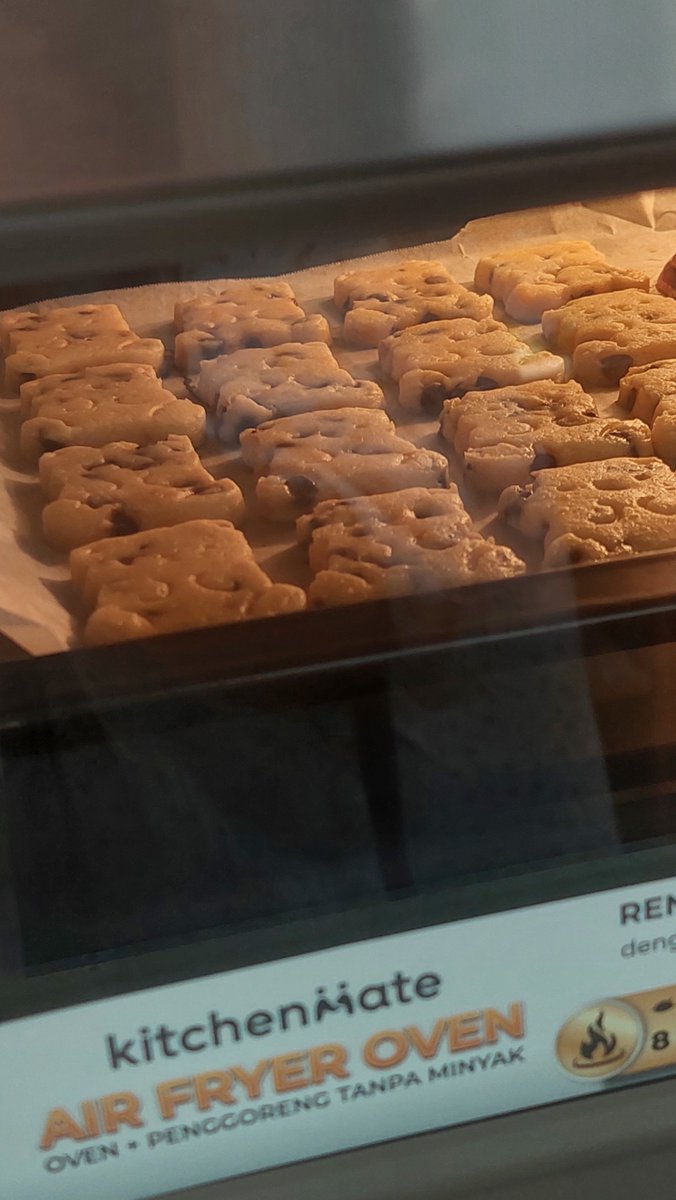 macamacarooon's tweet photo. Kesibukan baru 👩‍🍳✨️ https://t.co/87WZuB7Ddm
