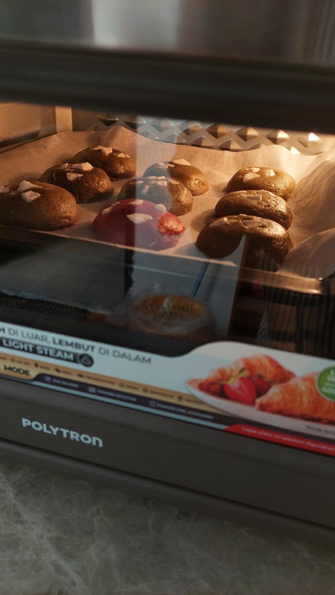 macamacarooon's tweet photo. Kesibukan baru 👩‍🍳✨️ https://t.co/87WZuB7Ddm